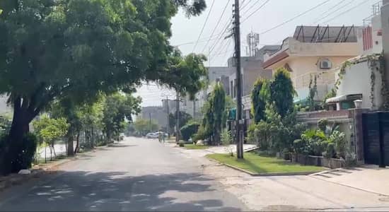 15 marla plot for sale in M block valencia Town
