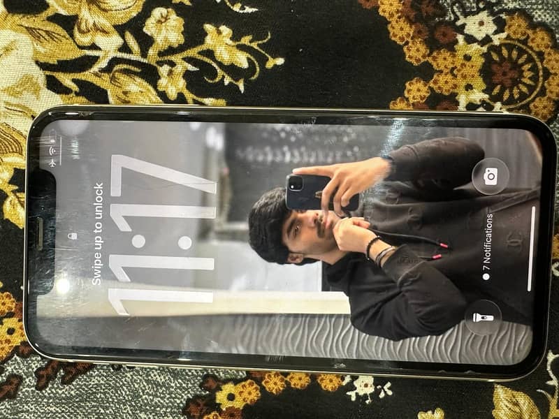 Apple iPhone 11 0
