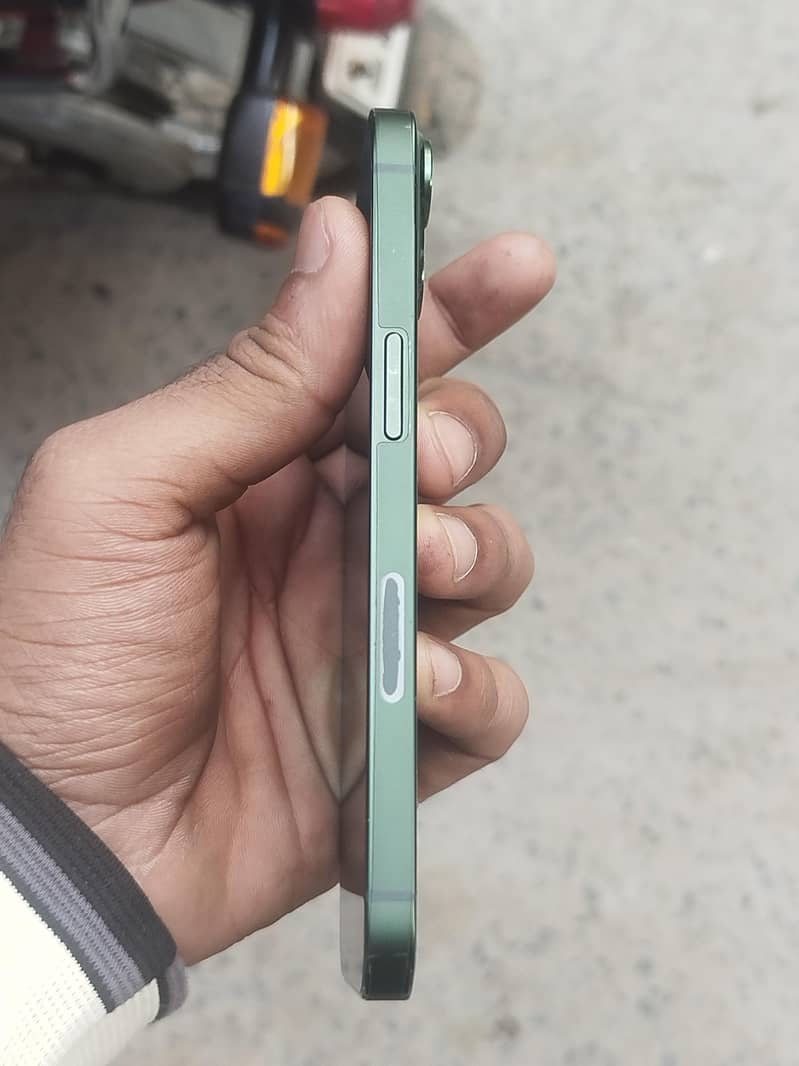 Apple iPhone 13 1