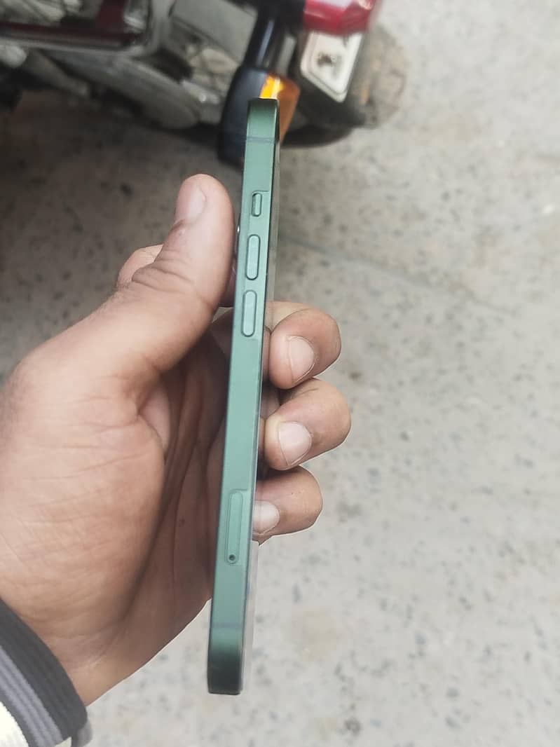 Apple iPhone 13 3