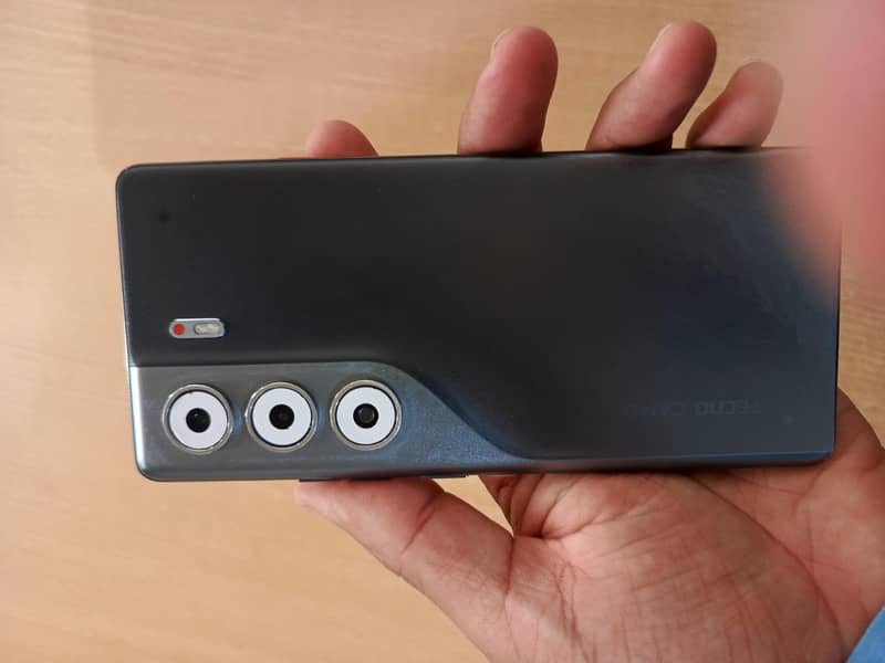 Tecno CAMON 40 Pro 1