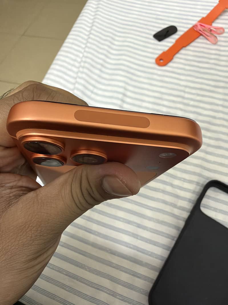 Apple iPhone 17 Pro Max 4