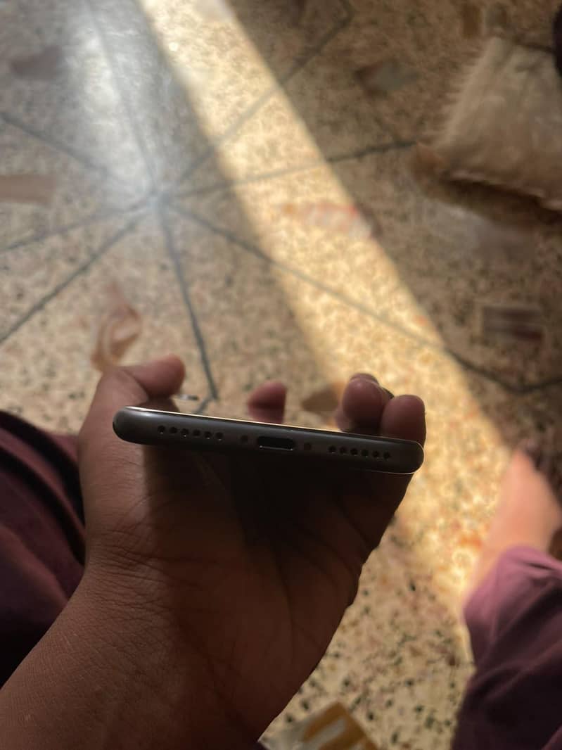 Apple iPhone 8 6