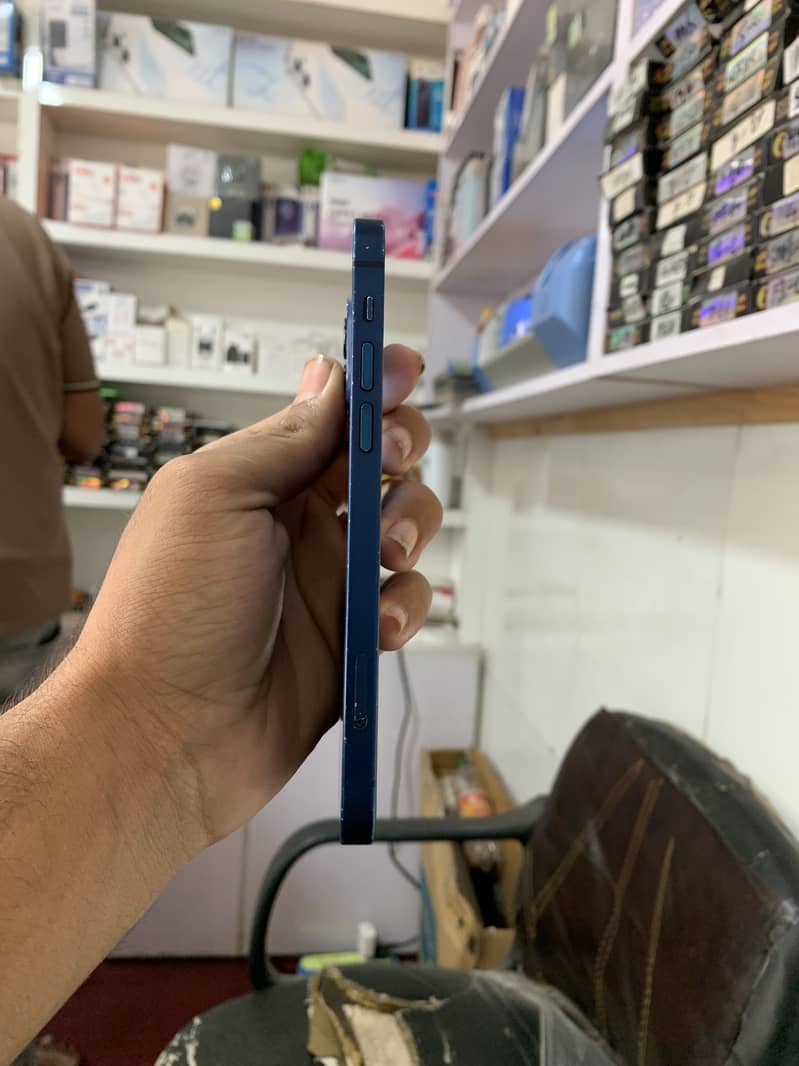 Apple iPhone 12 2