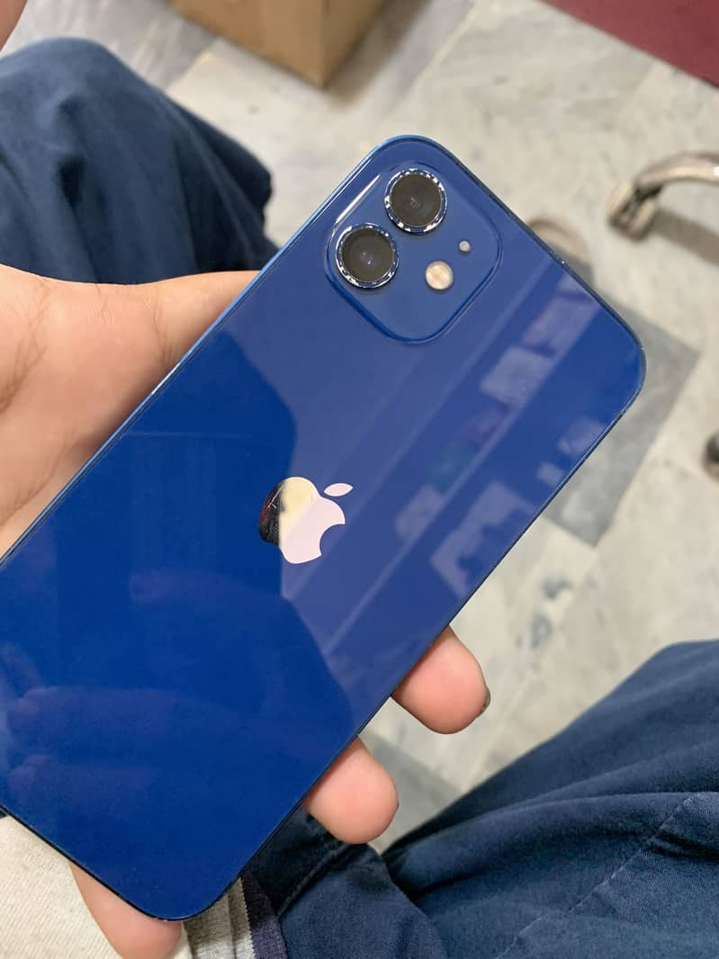 Apple iPhone 12 4