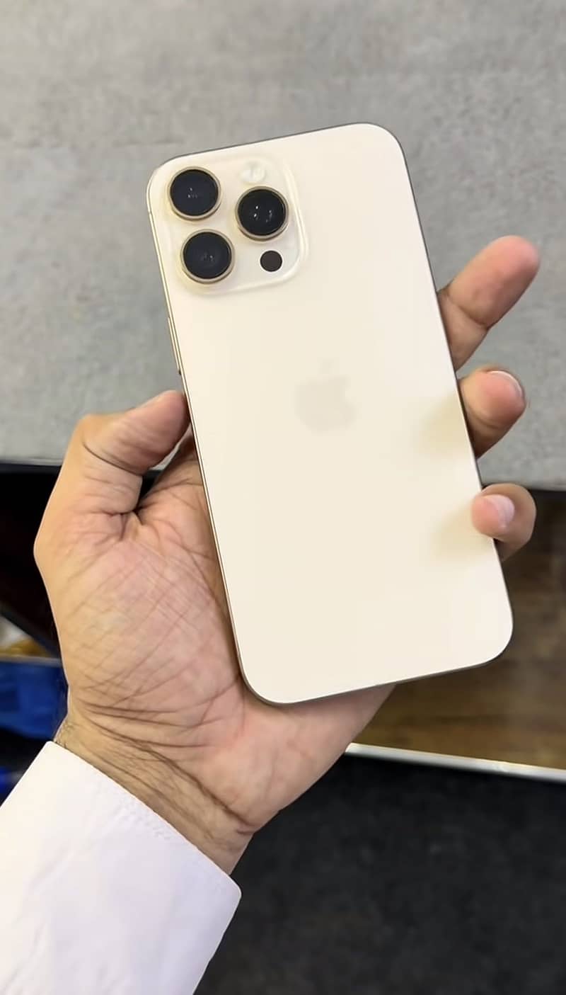Apple iPhone 16 Pro Max 0