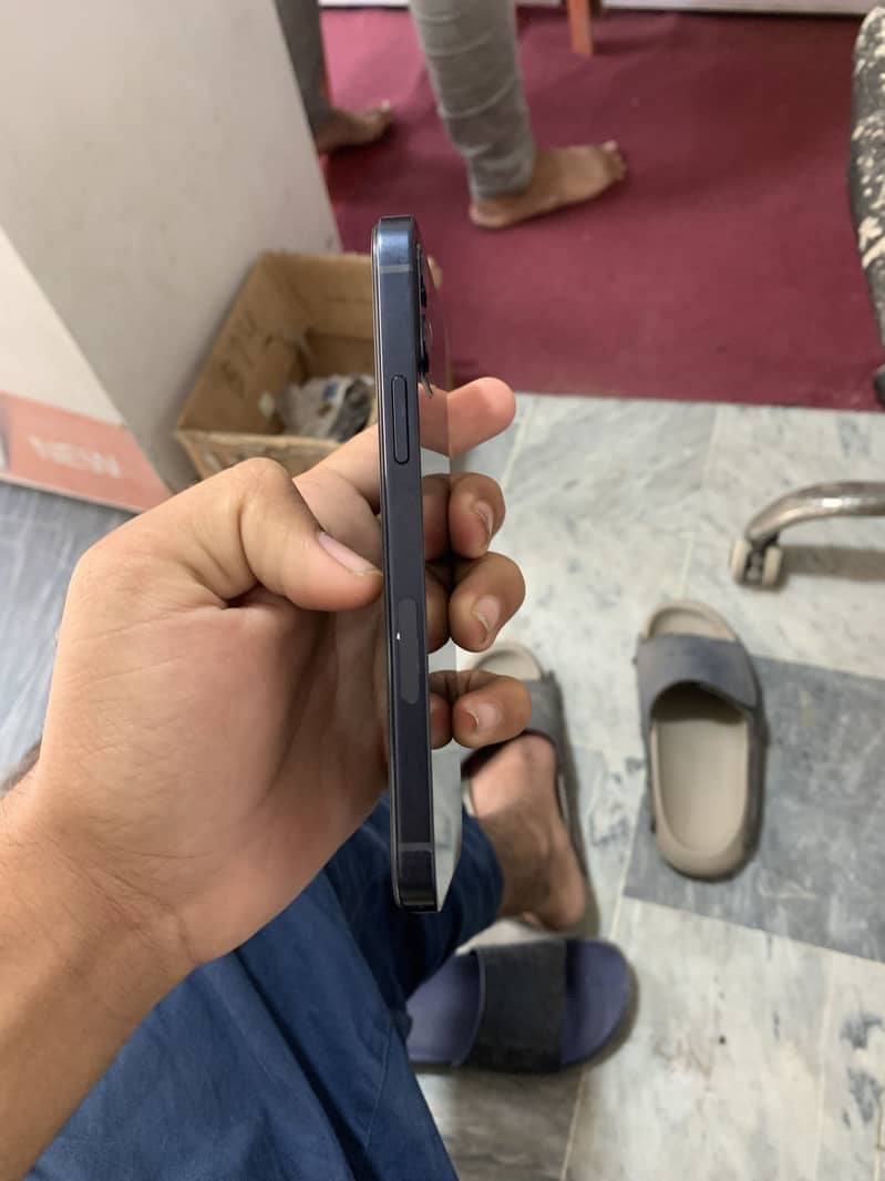 Apple iPhone 12 3