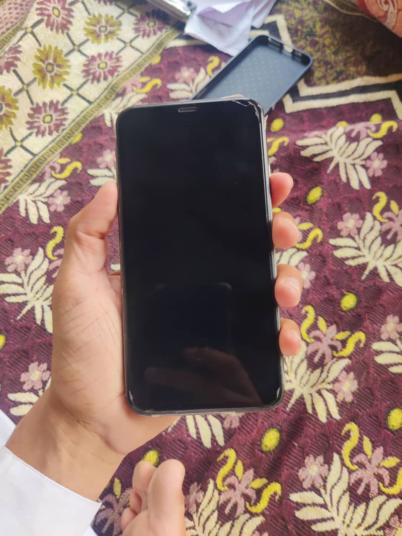 Apple iPhone 11 Pro Max 2
