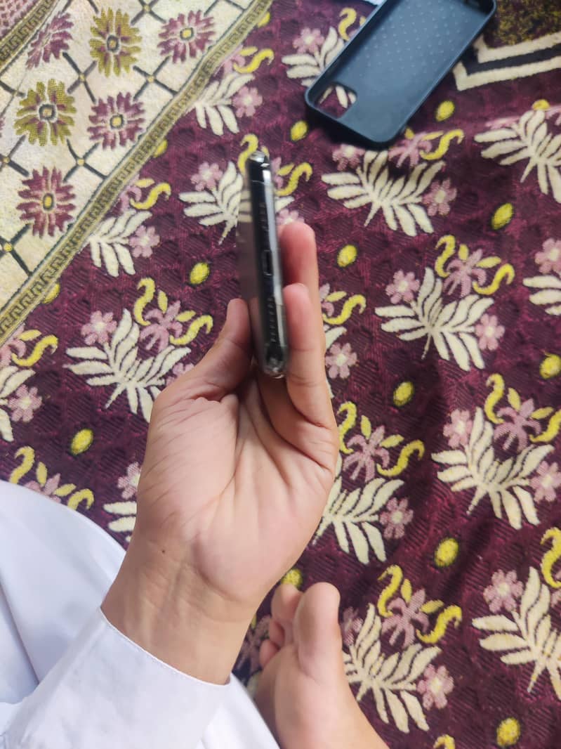 Apple iPhone 11 Pro Max 3