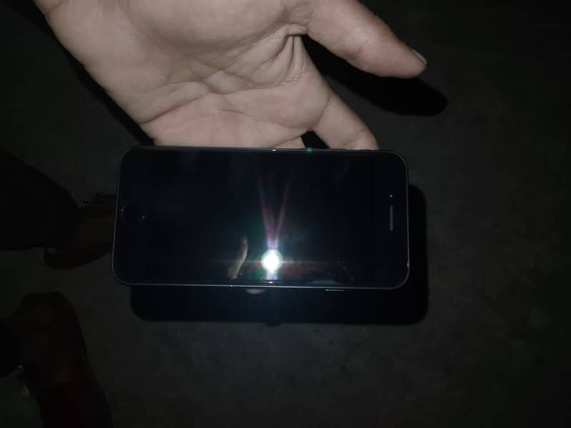 Apple iPhone SE  2nd Generation 3