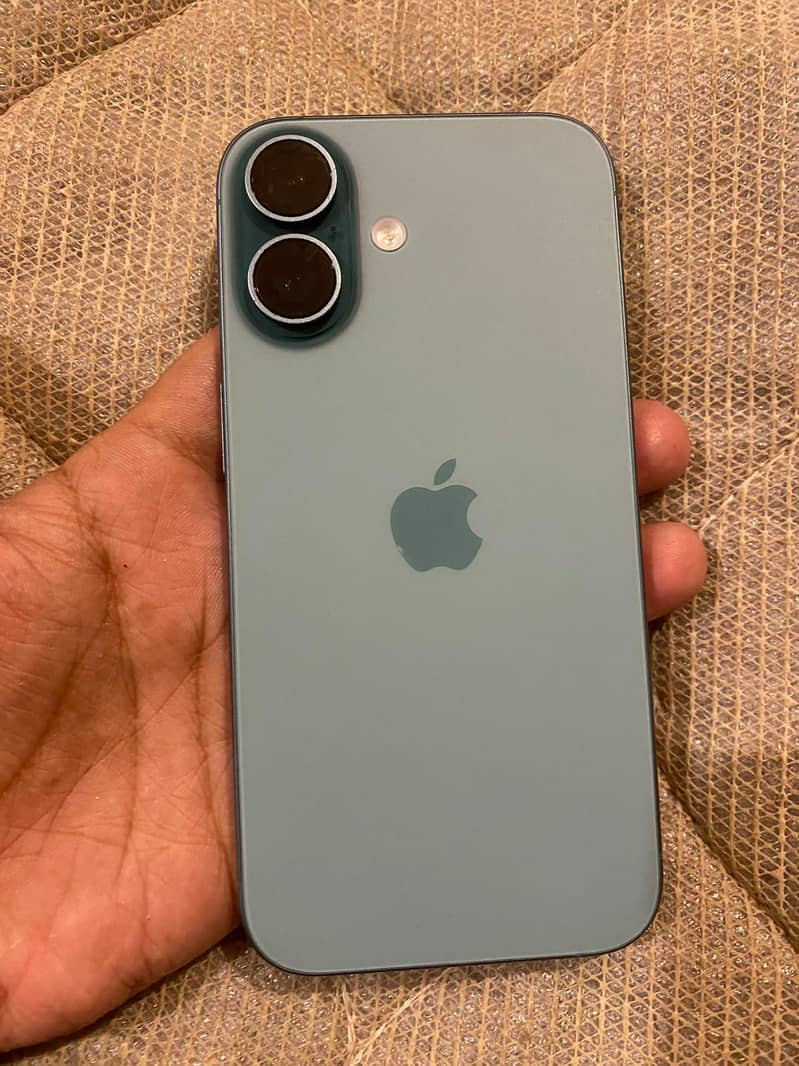 Apple iPhone 16 1