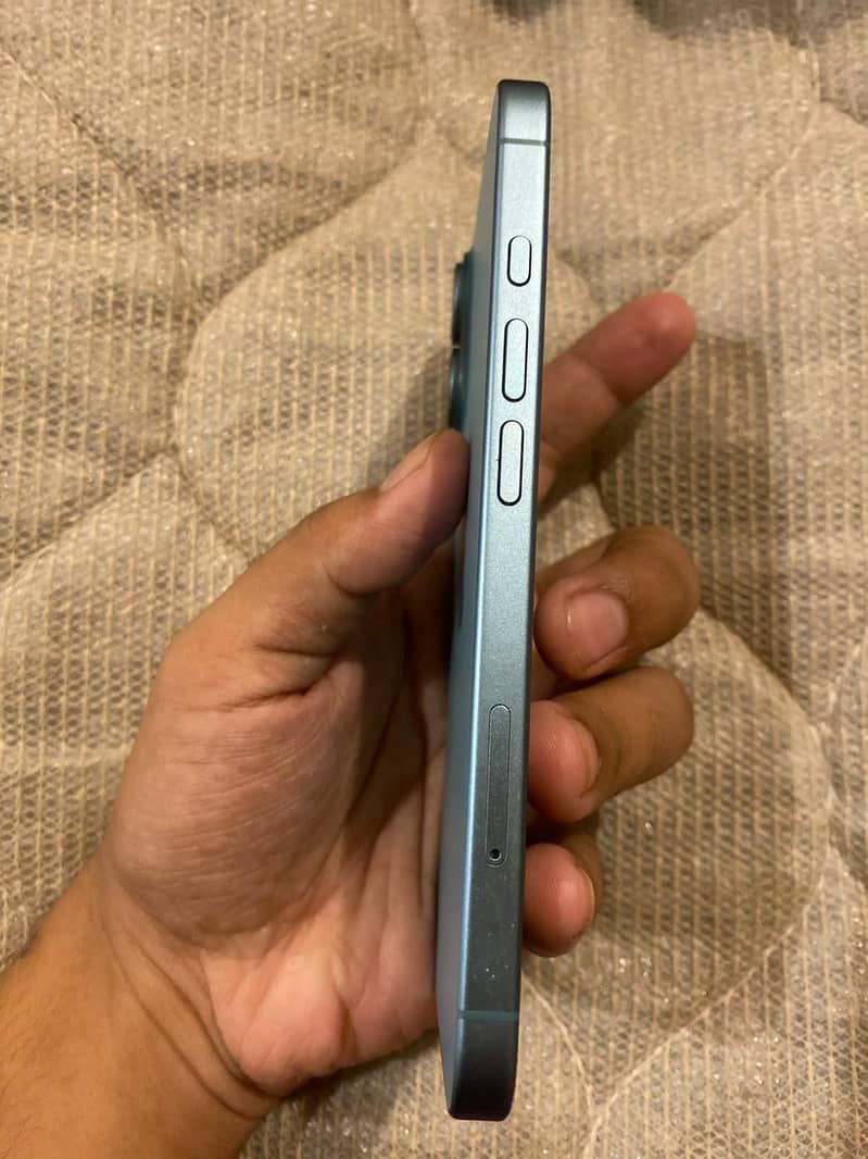 Apple iPhone 16 2