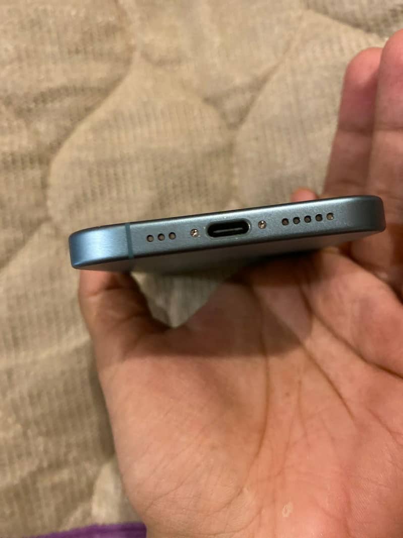 Apple iPhone 16 3