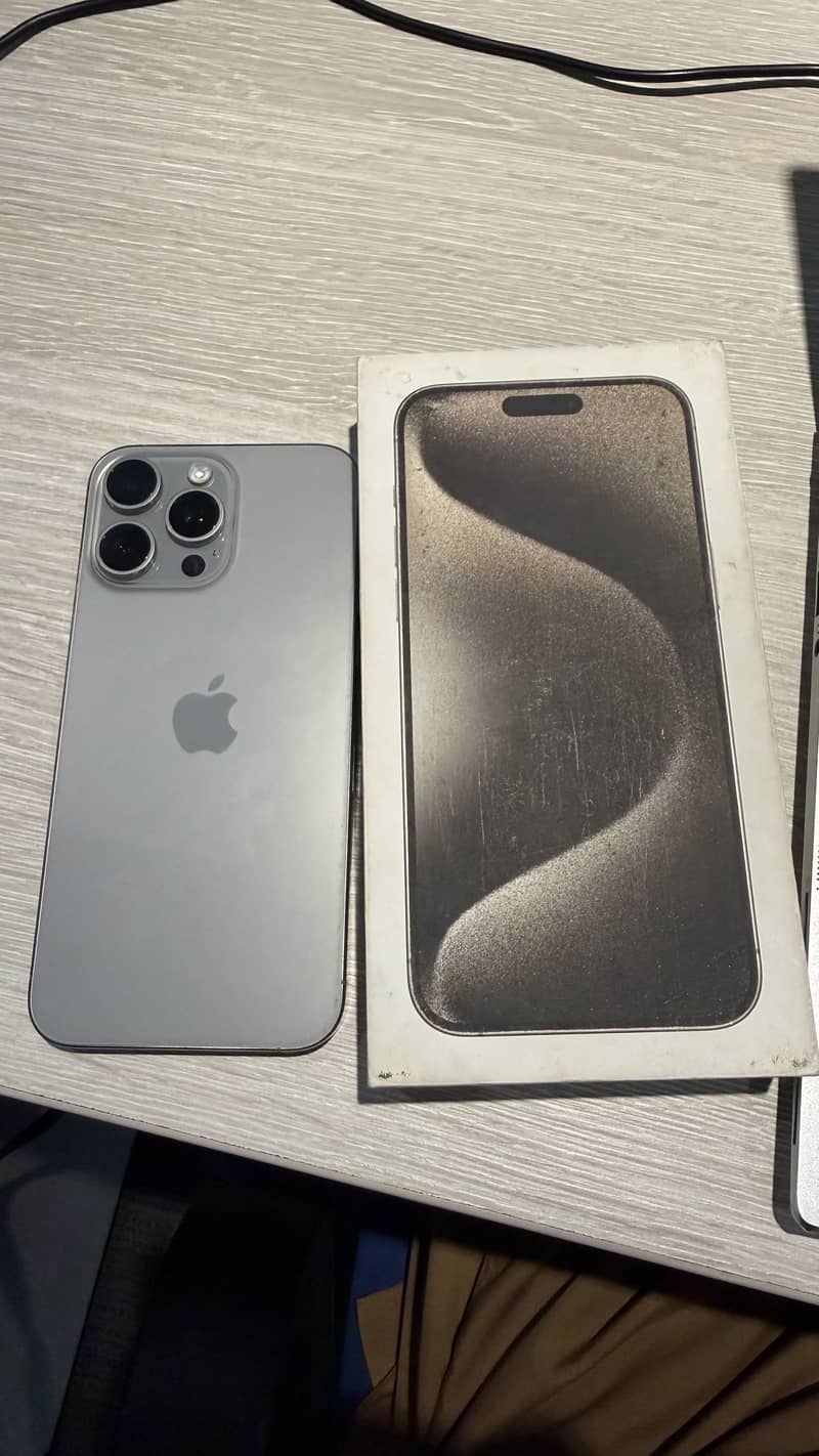 Apple iPhone 15 Pro Max 0