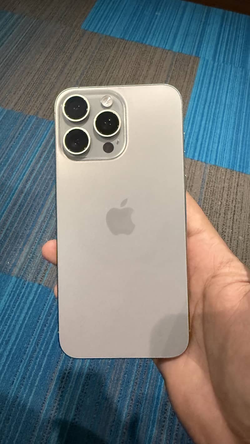 Apple iPhone 15 Pro Max 3