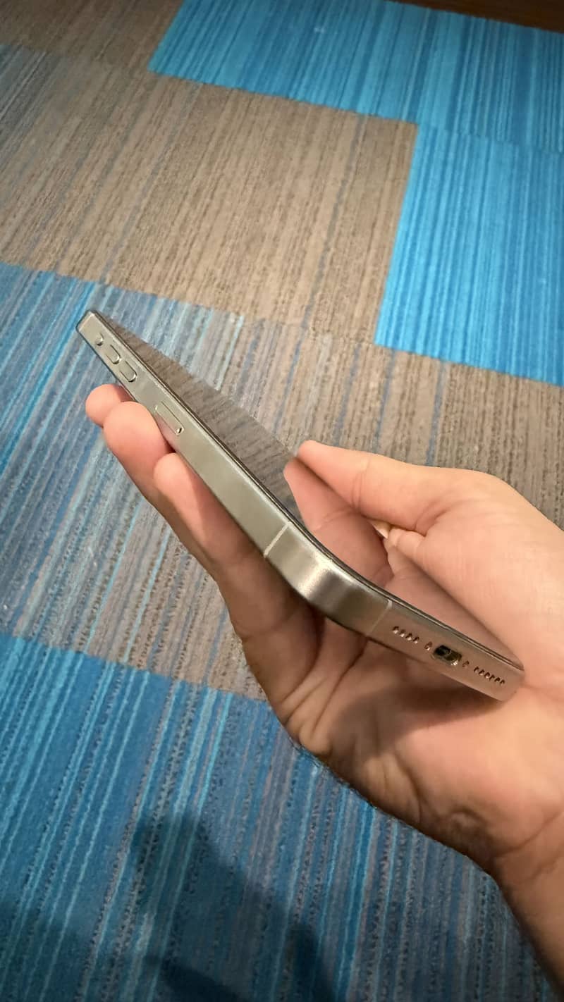 Apple iPhone 15 Pro Max 4