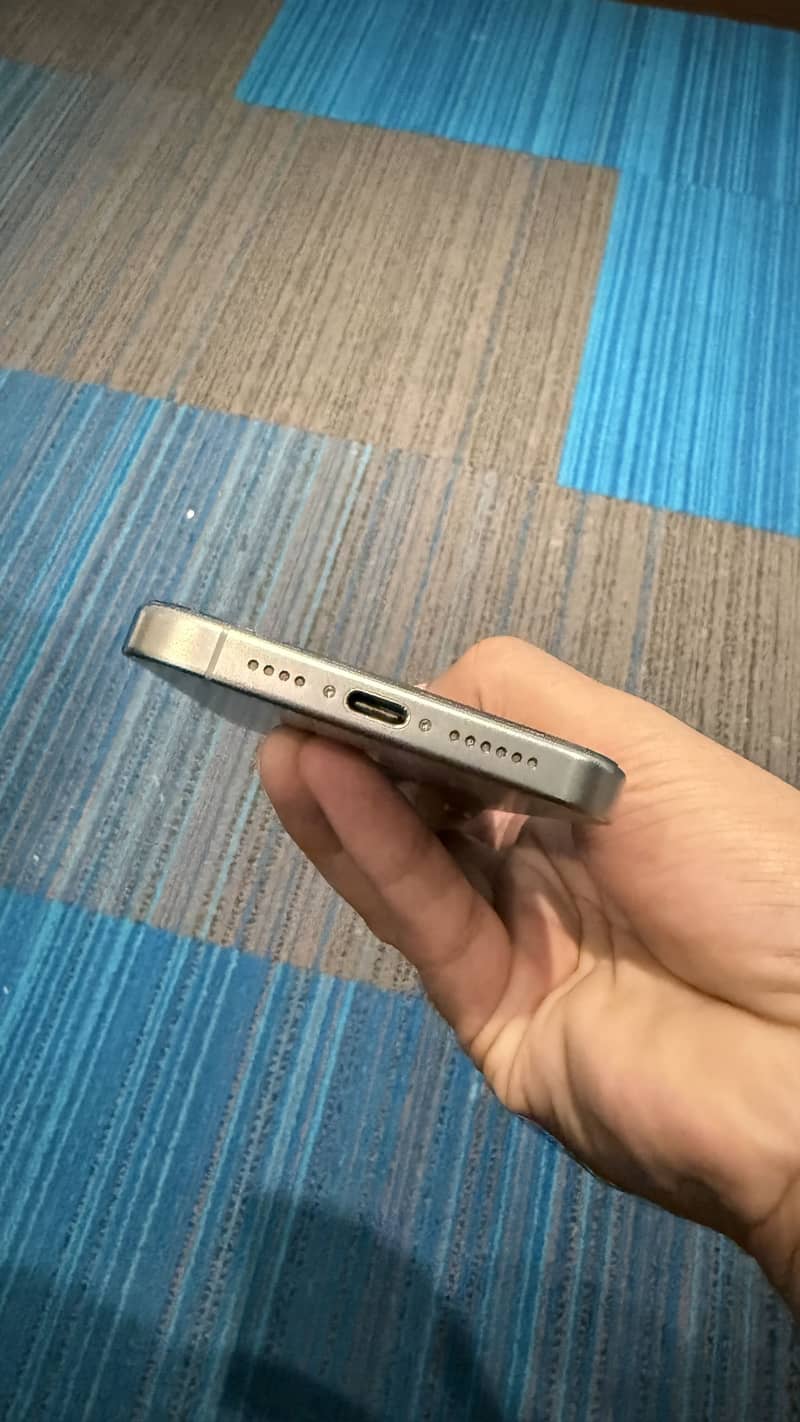 Apple iPhone 15 Pro Max 6