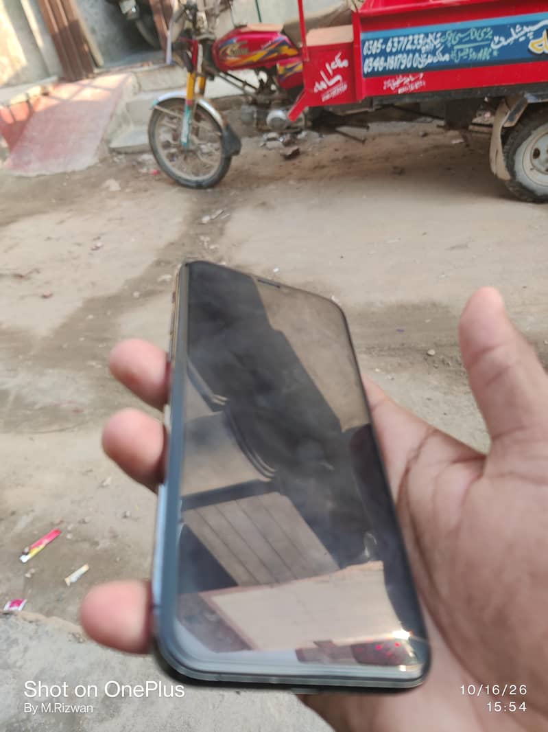Apple iPhone 11 Pro 1