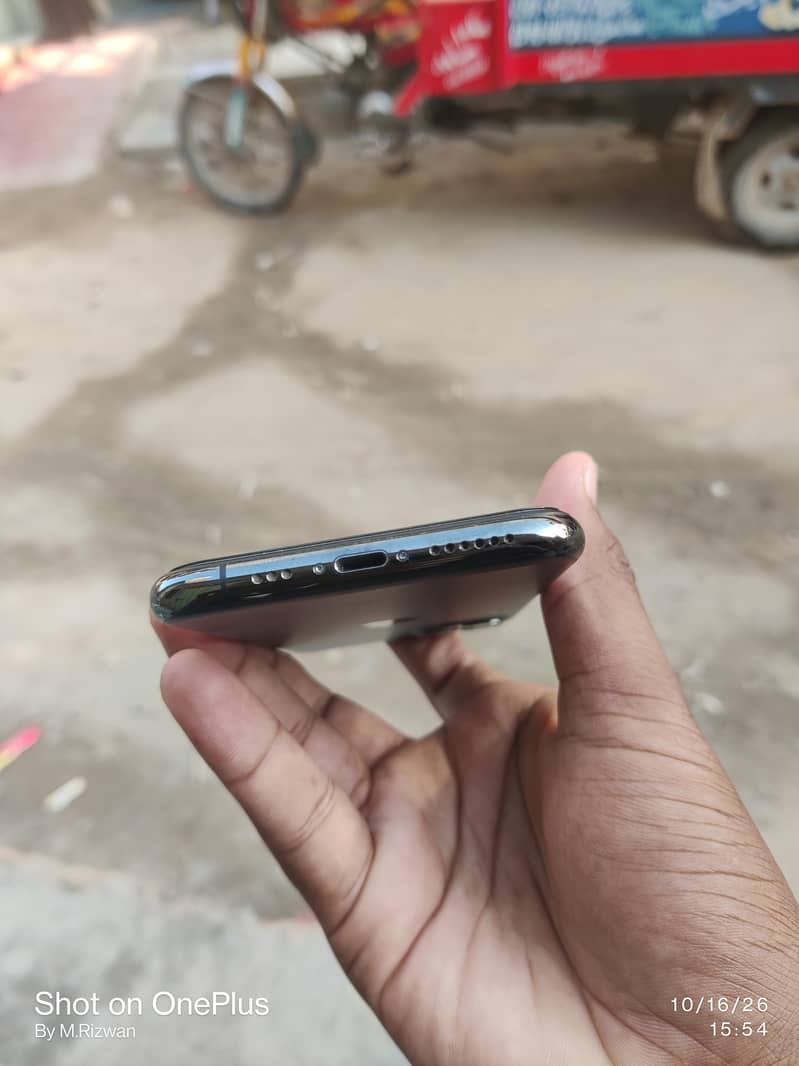 Apple iPhone 11 Pro 2