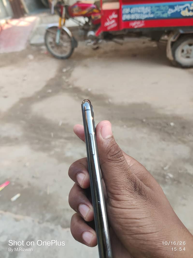 Apple iPhone 11 Pro 3