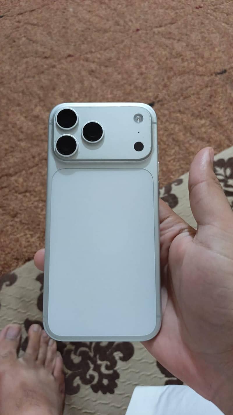 Apple iPhone 17 Pro Max 2