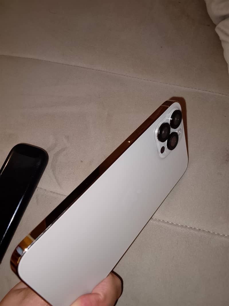 Apple iPhone 12 Pro Max 4