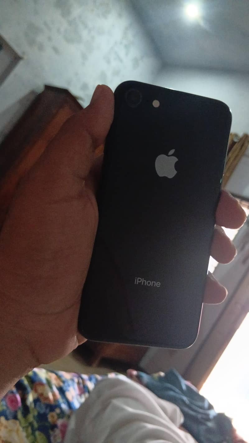 Apple iPhone 8 1
