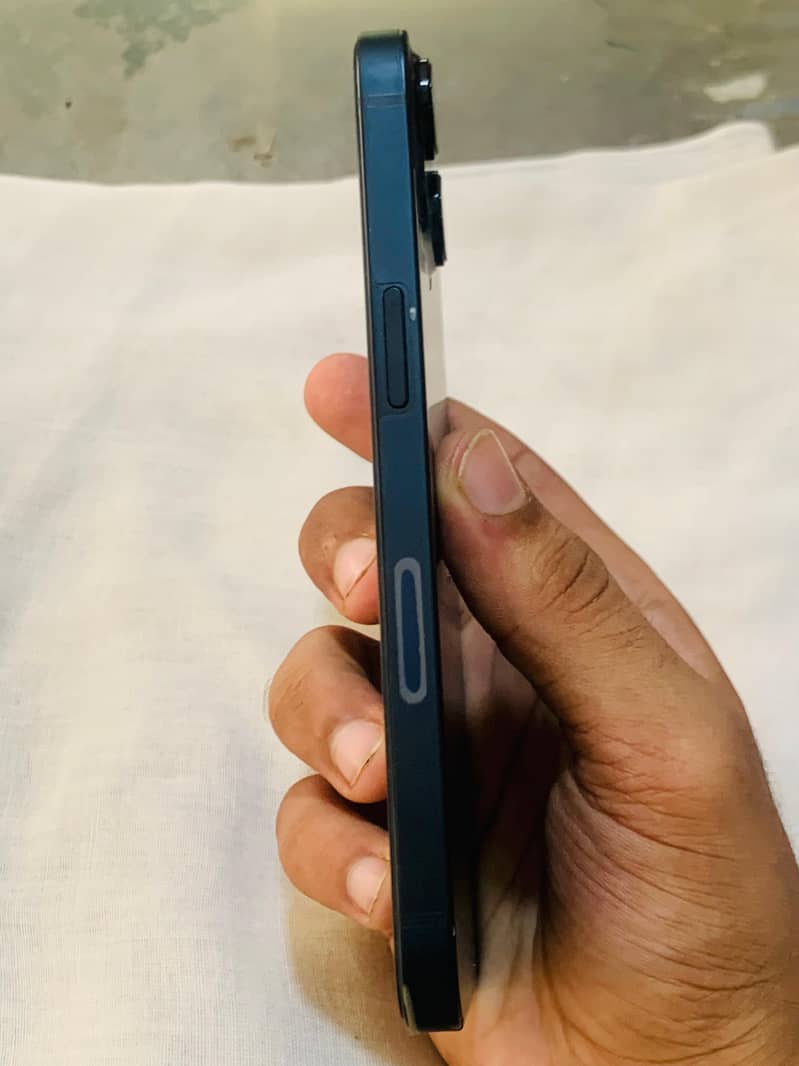 Apple iPhone 13 2