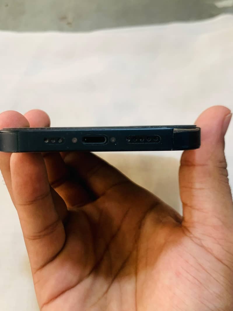 Apple iPhone 13 4