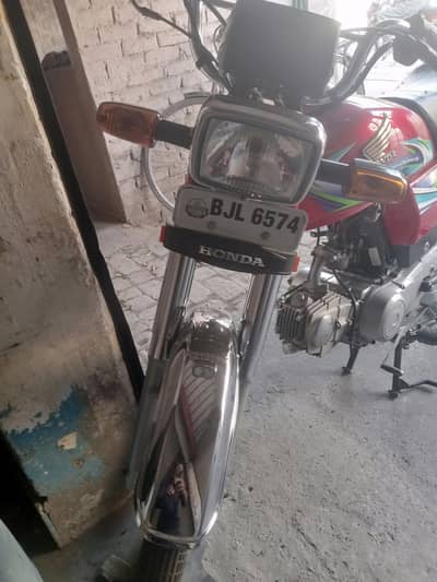 one hand use bike