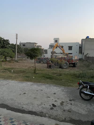 10 Marla Prime Location Plot - Near Park - Near Masjid Available for Sale in Canal Garden near Bahria Town Lahore