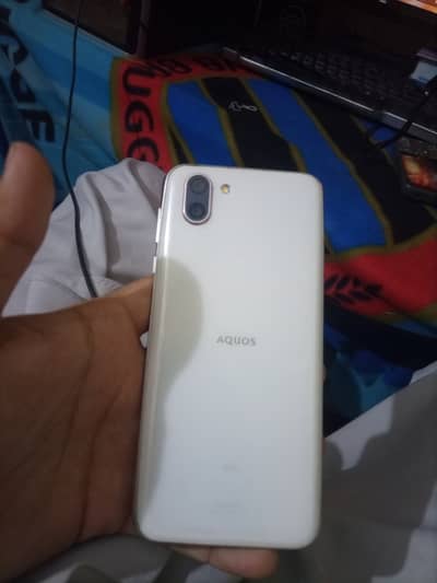 Sharp Aquos R2 fresh new 10 / 10 with glass and  cover