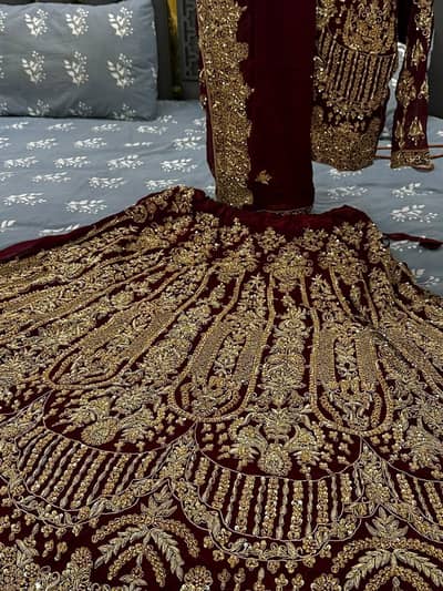new only 2 hours used I buy 70000 but I sale only 60000 wedding dress
