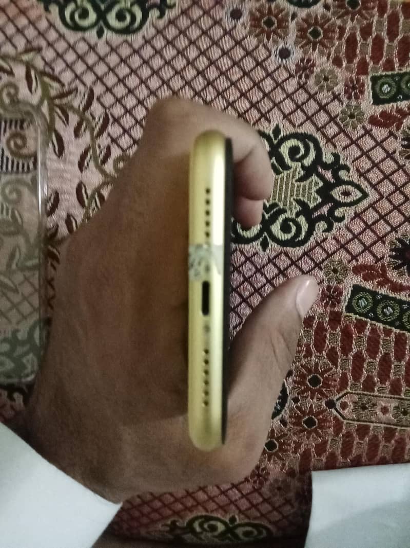 Apple iPhone 11 7