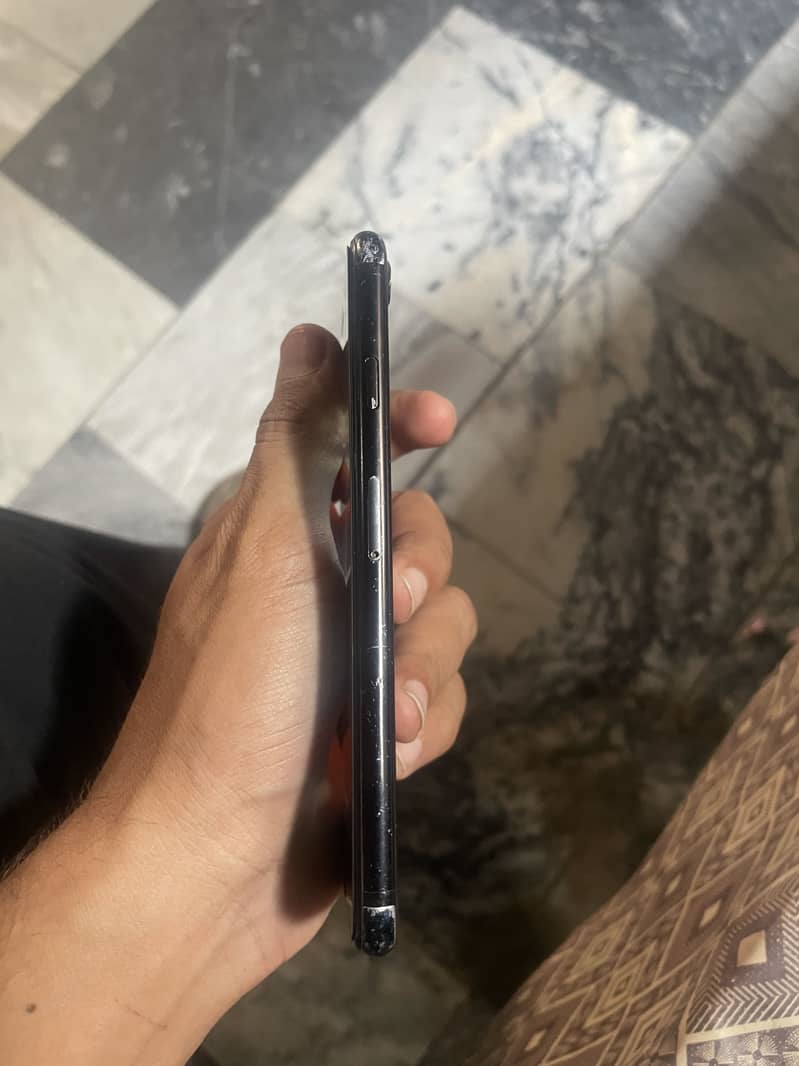 Apple iPhone 7 3