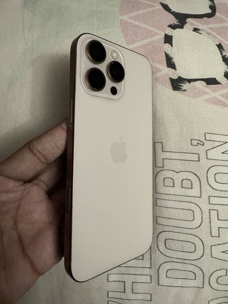 Apple iPhone 16 Pro Max 0