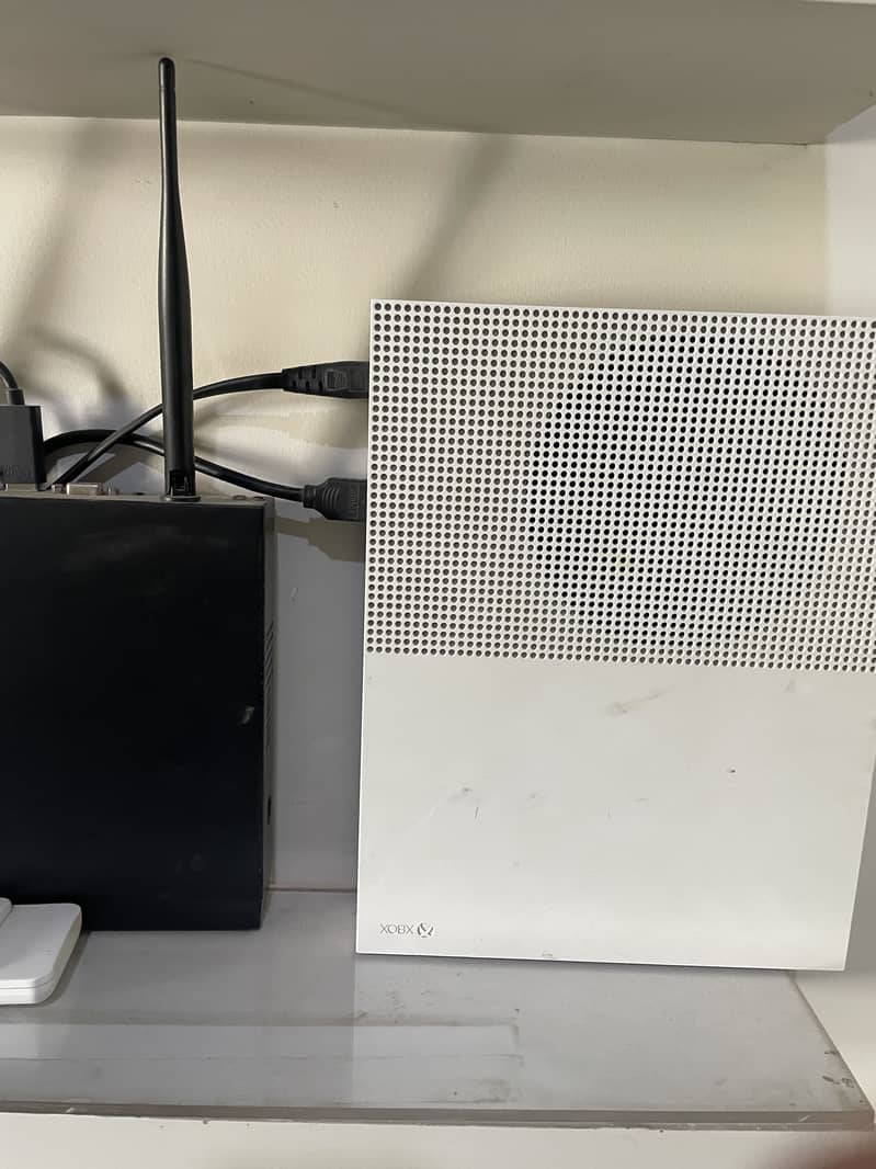 Xbox one S 4