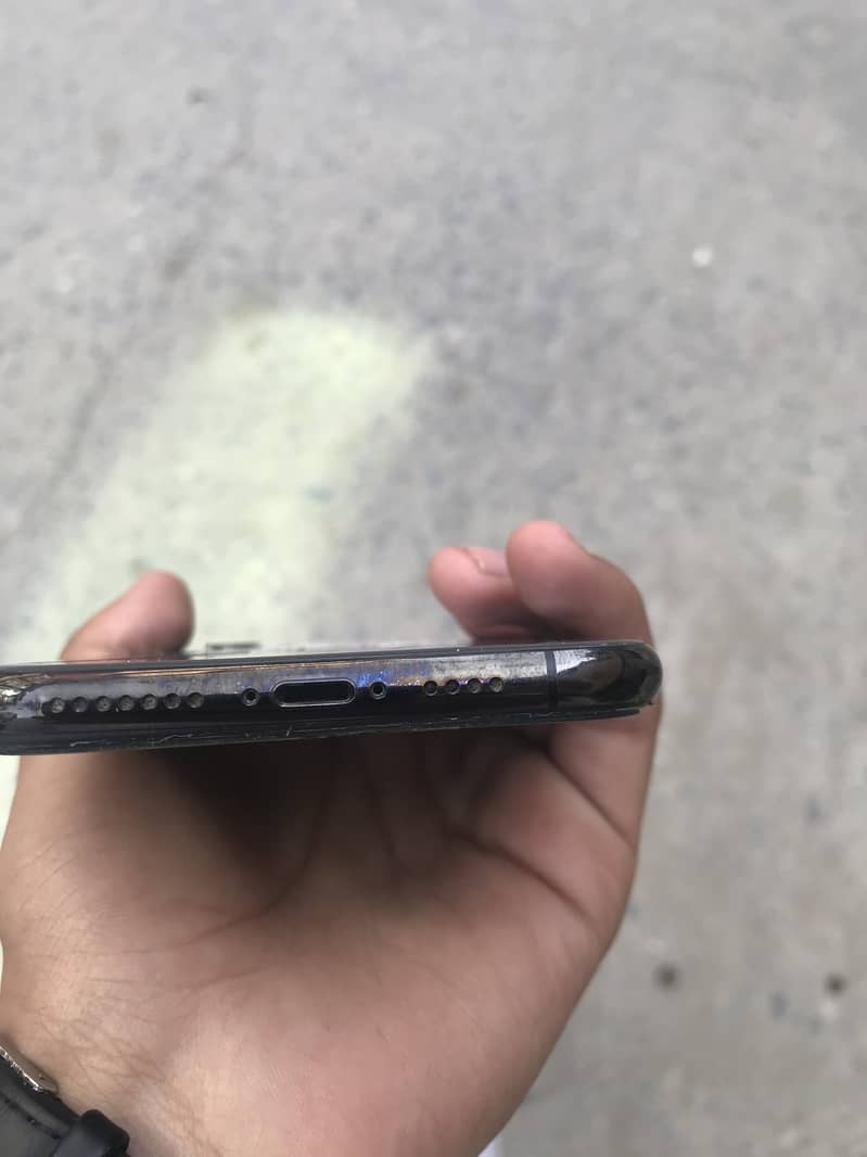 Apple iPhone XS Max 1