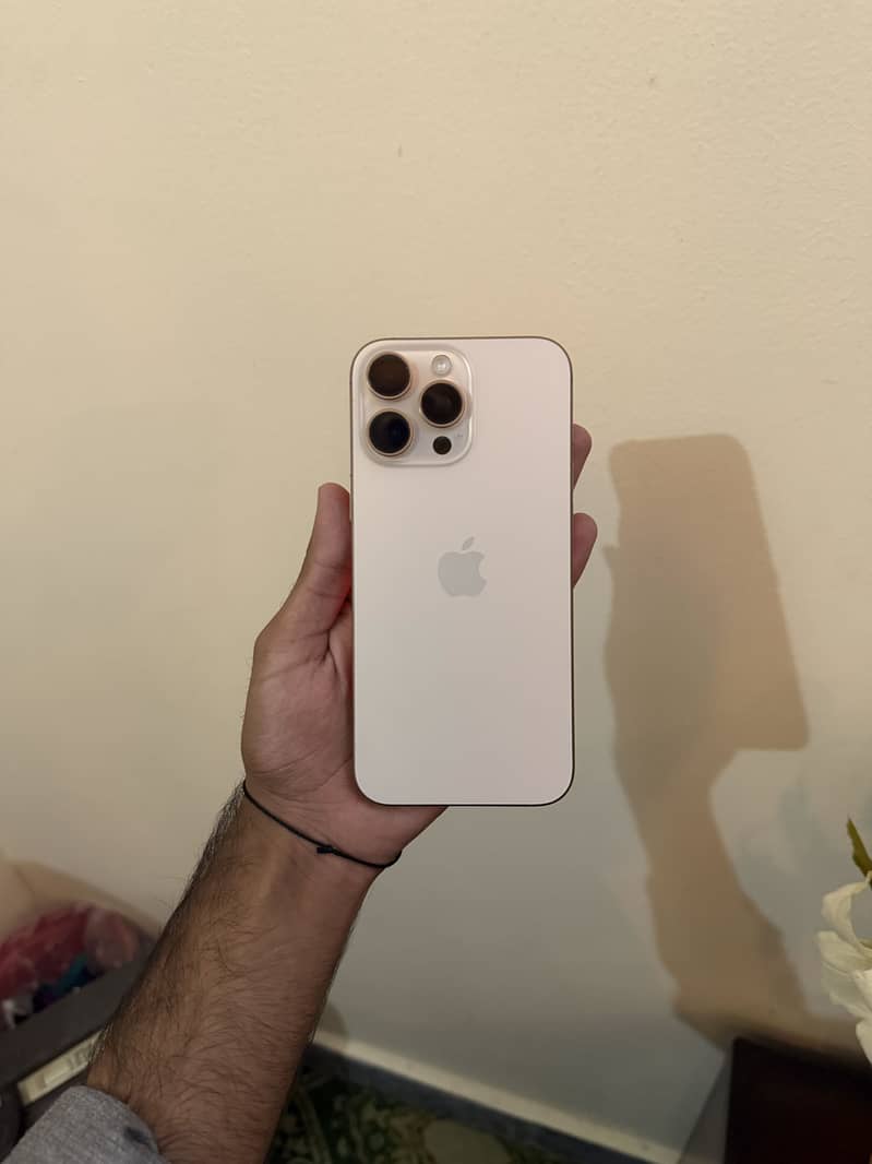 Apple iPhone 16 Pro Max 0