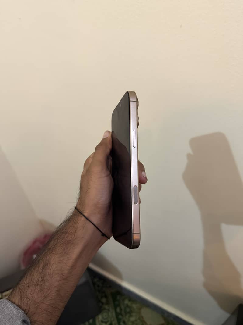 Apple iPhone 16 Pro Max 1