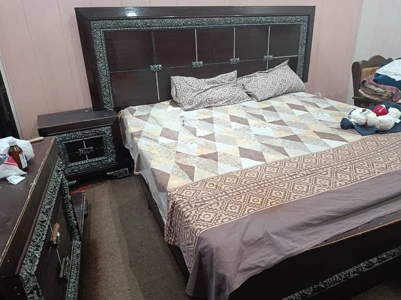 Bed with Side Tables &Dressing Table 0