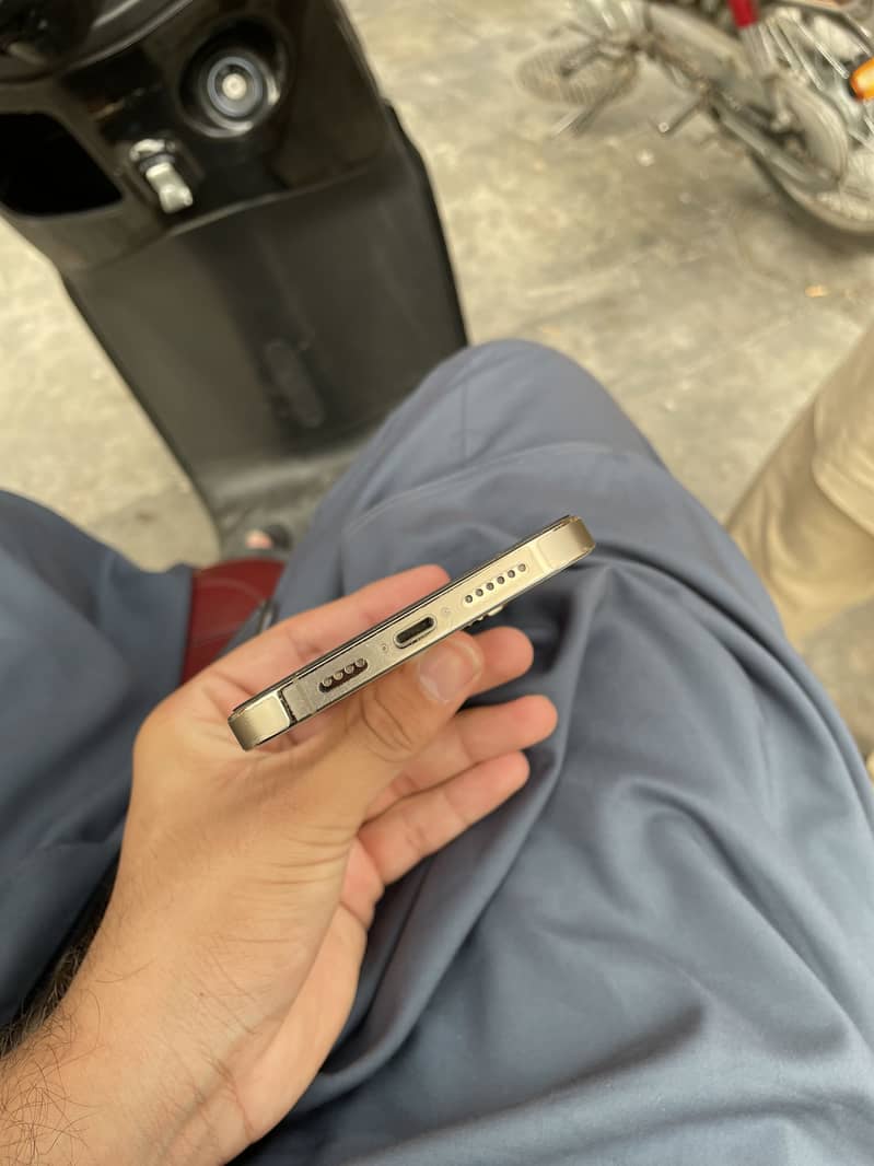 Apple iPhone 13 Pro Max 4
