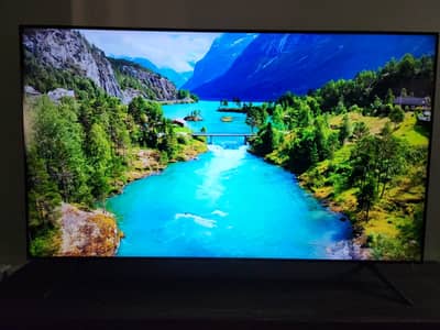 Samsung 55-Inch AU7000 4K Smart LED TV – Excellent Condition