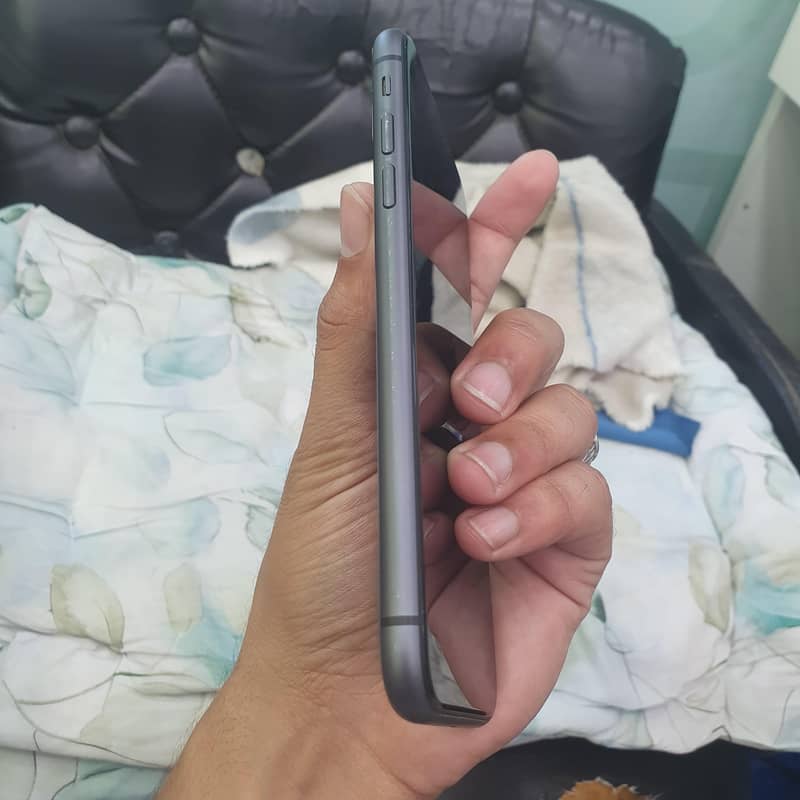 Apple iPhone 11 3