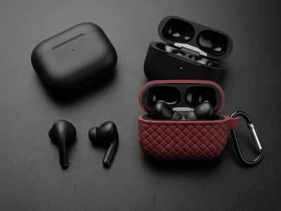 Wireless Stereo Earbuds with Protective Cases and Extra Tips