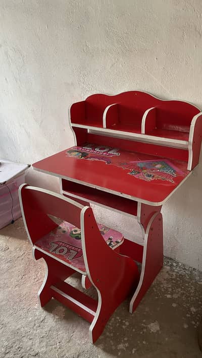 Kids desk and chair