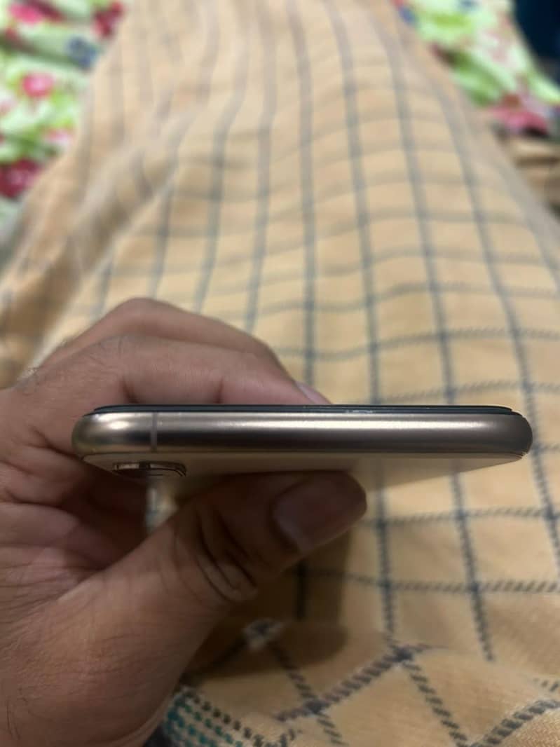 Apple iPhone XS Max 5