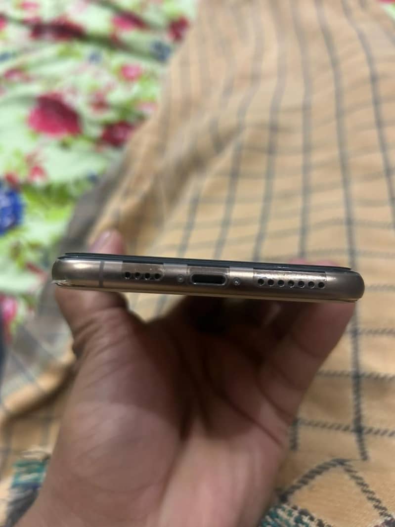 Apple iPhone XS Max 6