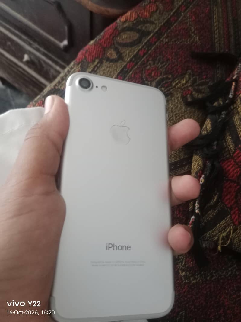 Apple iPhone 7 2