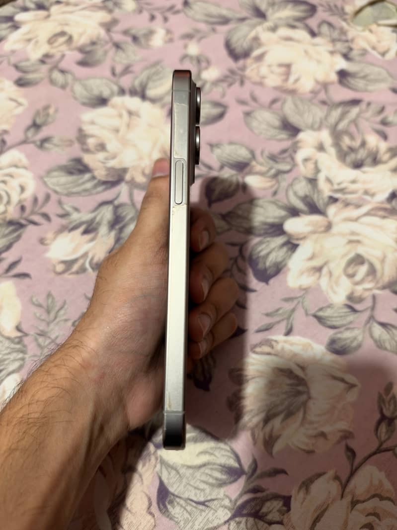 Apple iPhone 15 Pro Max 3